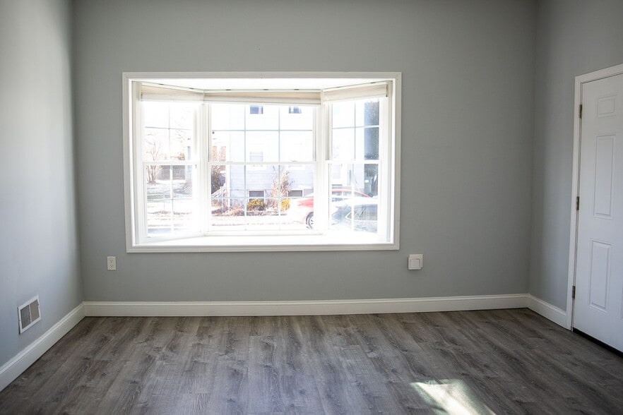 Building Photo - 508 6th Ave