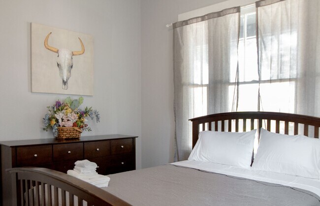 Building Photo - 1911 34th St