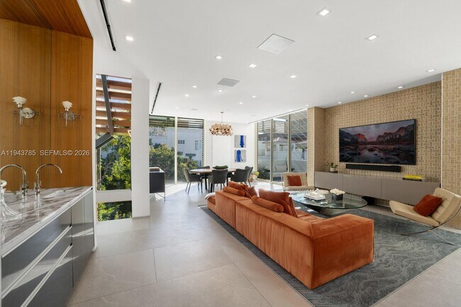 Building Photo - 819 2nd St