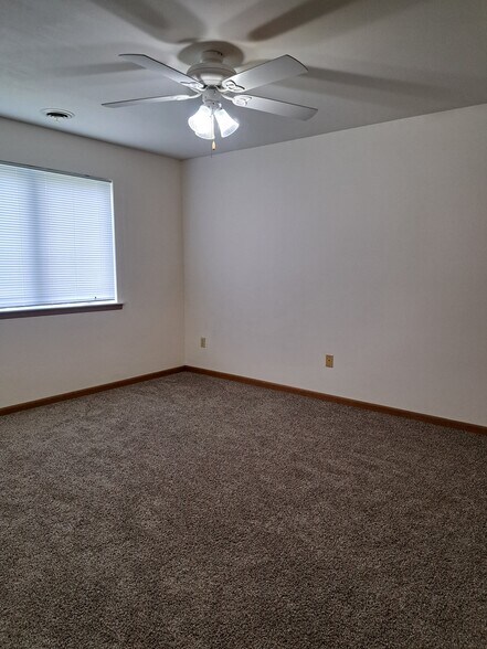 Building Photo - 586 Athletic Way