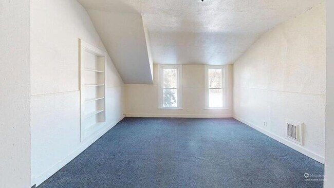 Building Photo - 131 Emerson St