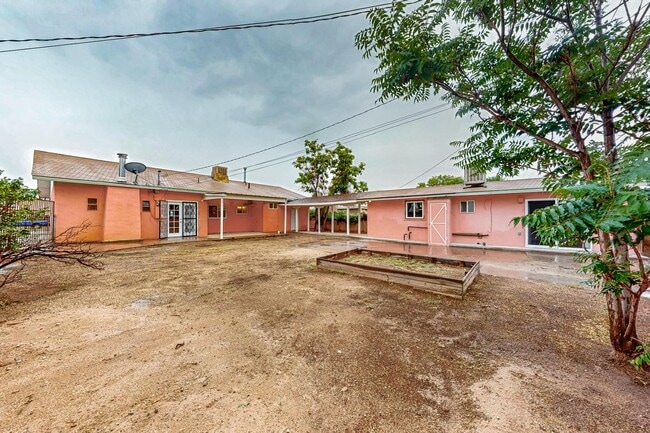 Building Photo - 4109 Comanche Rd NE