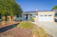 Building Photo - Amazing 4-bedroom + 3-bathroom house in Ma...