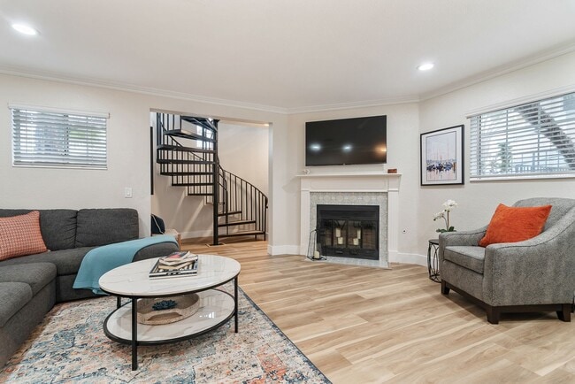 Building Photo - Furnished 3BR PB Gem – Walk to Beach & Bay