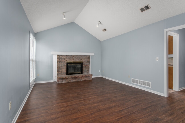 Building Photo - 402 NE Independence Ave
