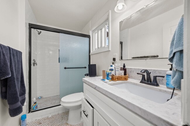 Building Photo - Two full kitchens + two washers & dryers!