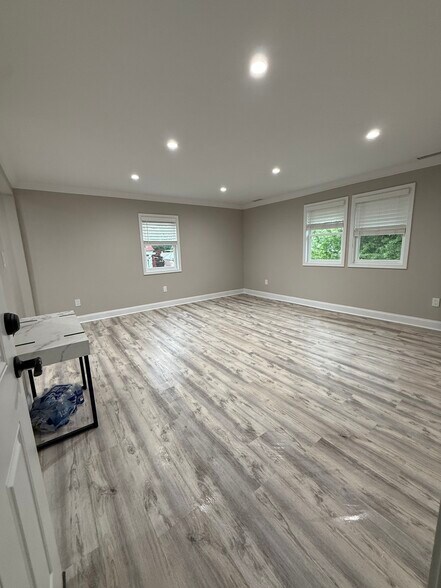 Primary Photo - 224 E Avon Rd