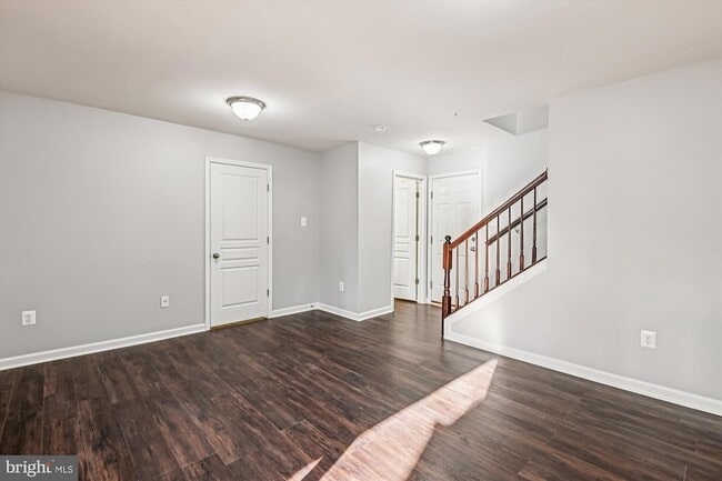 Building Photo - 7523 Holly Ridge Dr