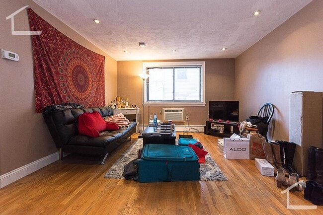 Building Photo - 9/1 No Fee! Spacious 1BR near Packard's Corner, BU, with AC!