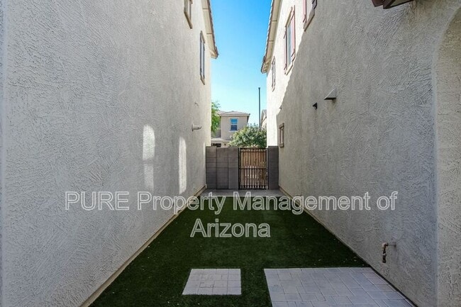 Building Photo - 852 W Park Ave