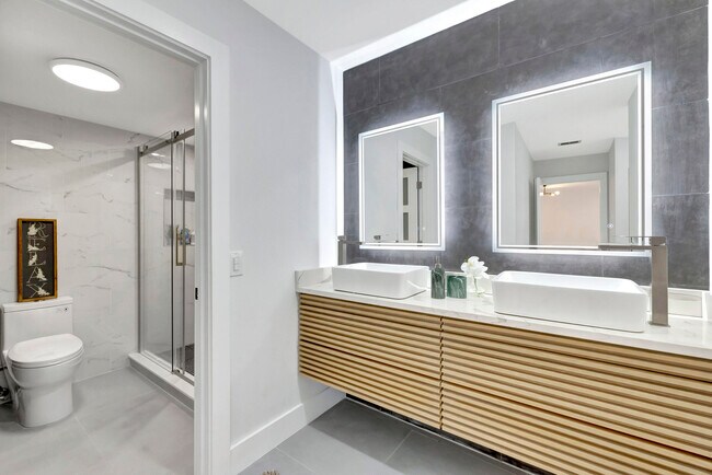 Building Photo - 7898 Eastlake Dr