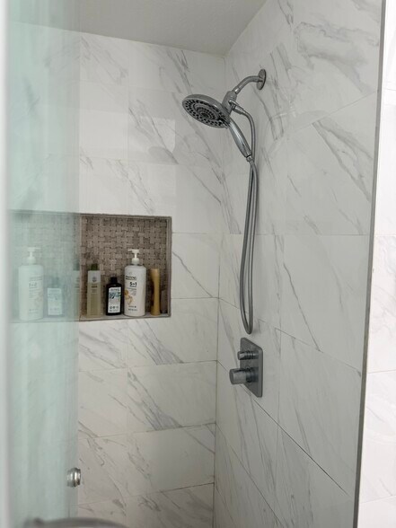 Master Bathroom - 3647 Keystone Ave