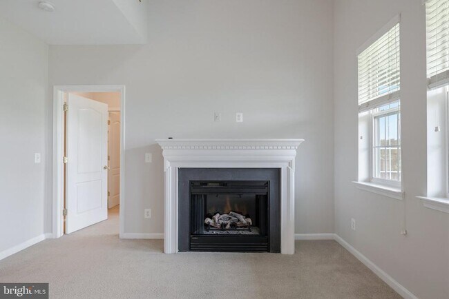 Building Photo - 13960 Greendale Dr