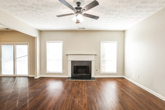 Building Photo - 229 Winthrop Ln