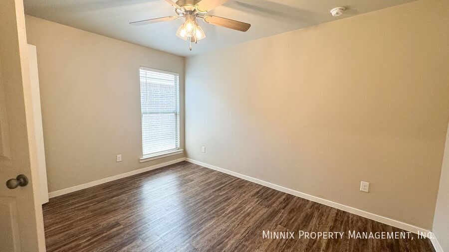 Building Photo - 2010 Kenwood Ave