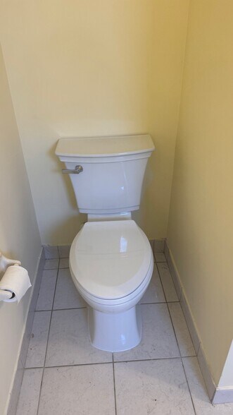 Building Photo - 6221 Spring Lake tr