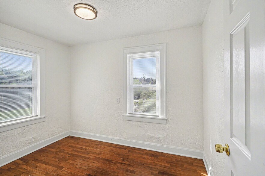 Building Photo - 3315 E 52nd St