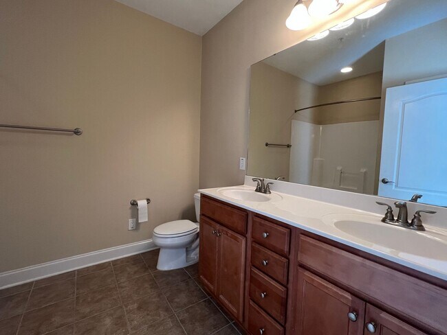 Building Photo - 210 Fountainhead Ln