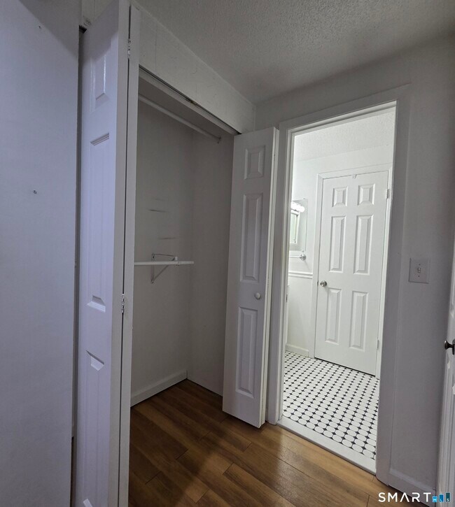 Building Photo - 7 Padanaram Rd