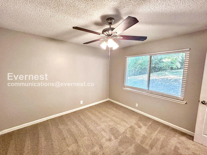 Building Photo - 4228 Valley Grove Dr