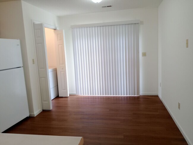 Building Photo - 4414-4416-4416 Cheryl Ct