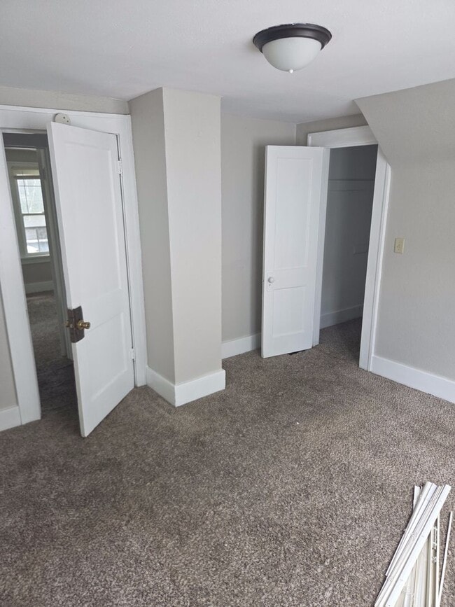 Building Photo - Spacious 4-Bedroom Home in Peoria — Dog-Friendly & Move-In Ready!