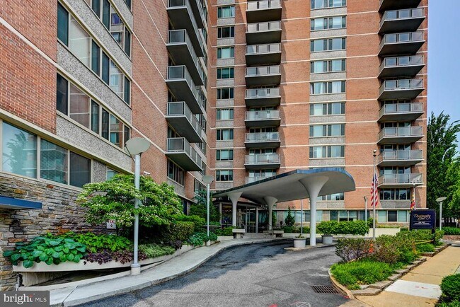 Building Photo - 1 E University Pkwy