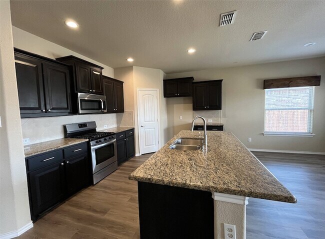 Building Photo - 473 Spring Dr