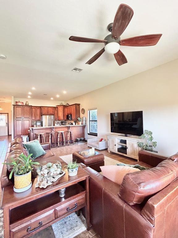 Building Photo - 8470 SW Sun Valley Dr