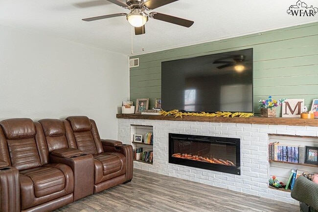 Building Photo - 4711 Balboa Dr