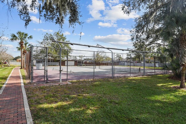 Building Photo - Winter Park Townhouse Available immediately!