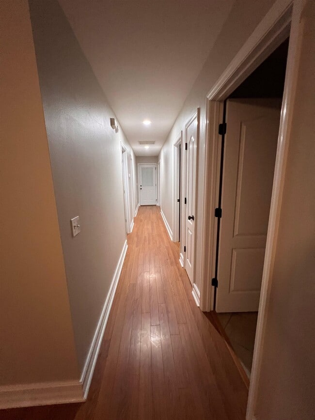 Building Photo - 37 Cochise St