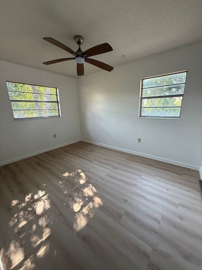 Building Photo - Englewood Park 3 bedroom, 2 bath available...