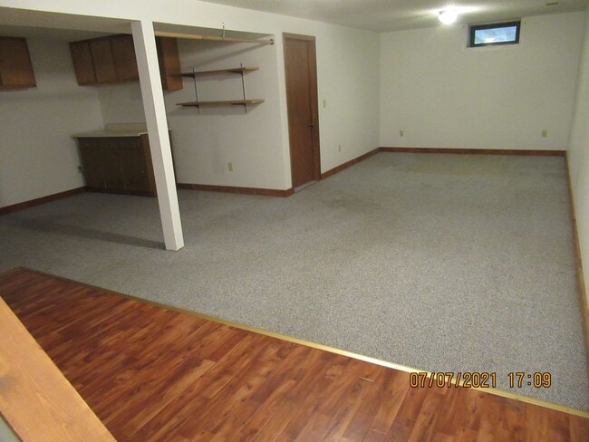 Building Photo - 2 Bedroom, 2 Bath, with Double Garage.