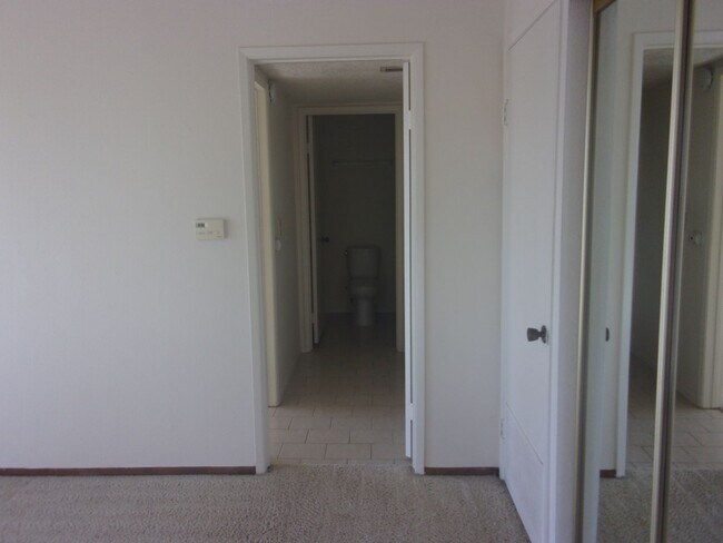 Building Photo - 411