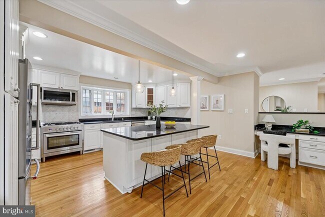 Building Photo - 4902 De Russey Pkwy