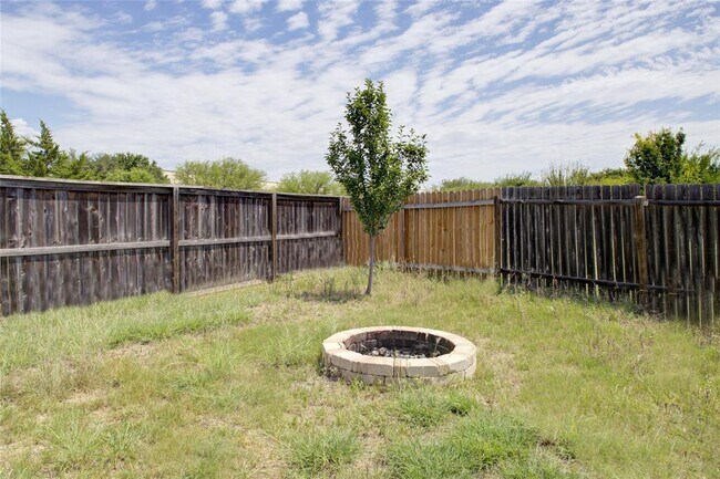 Building Photo - 7000 Crestone Rd