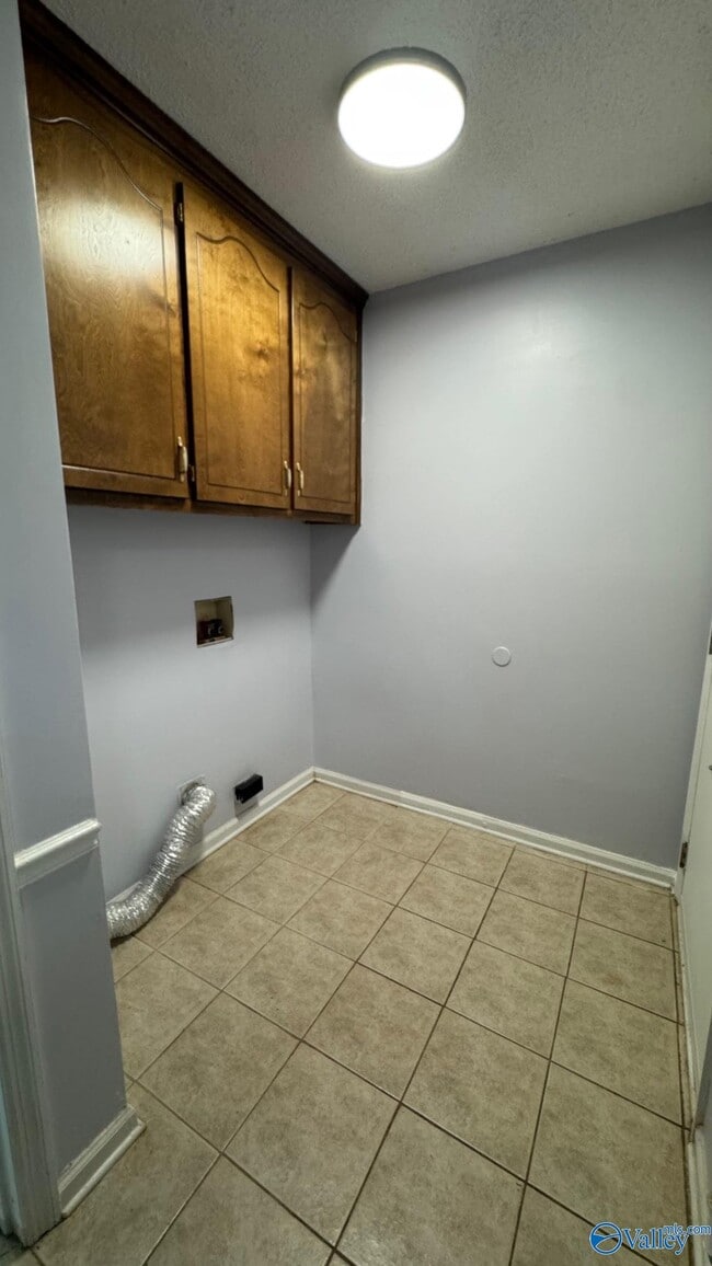 Building Photo - 157 Chanel Dr