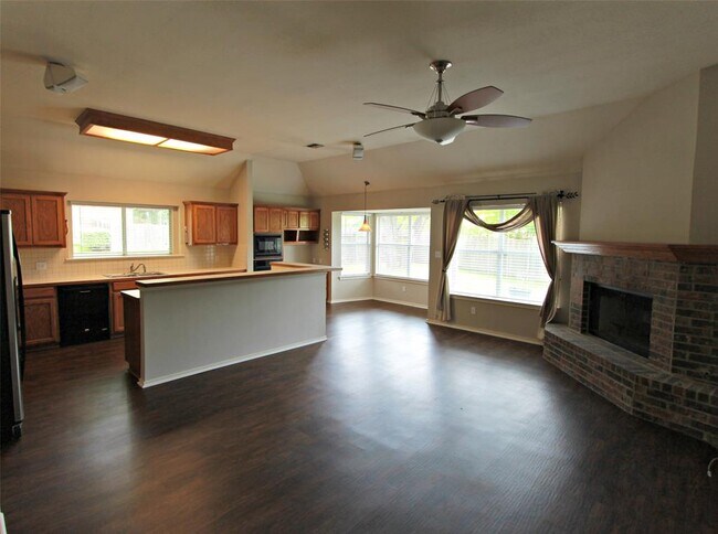 Building Photo - 500 Sophie Ct