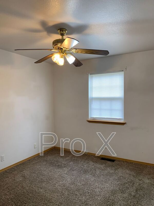 Building Photo - 4569 E Zora St