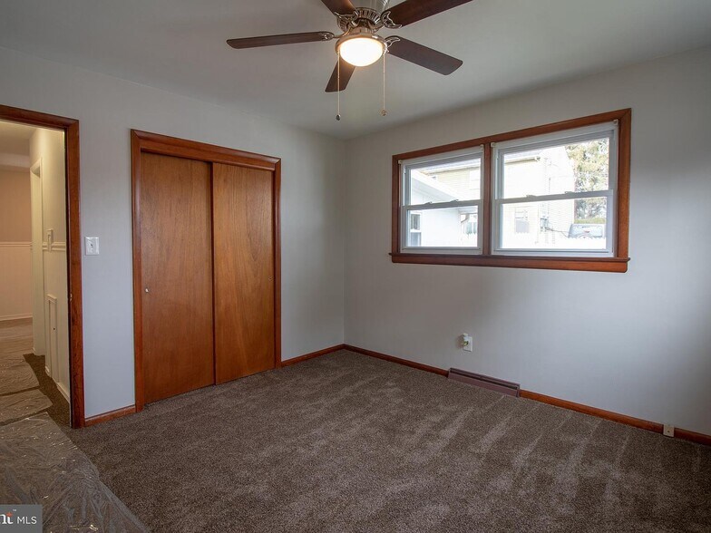 Building Photo - 6301 Salem Park Cir