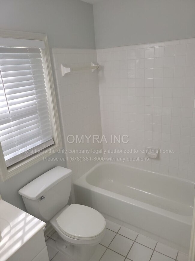 Building Photo - Gorgeous Newly Renovated 3 Bedroom House i...