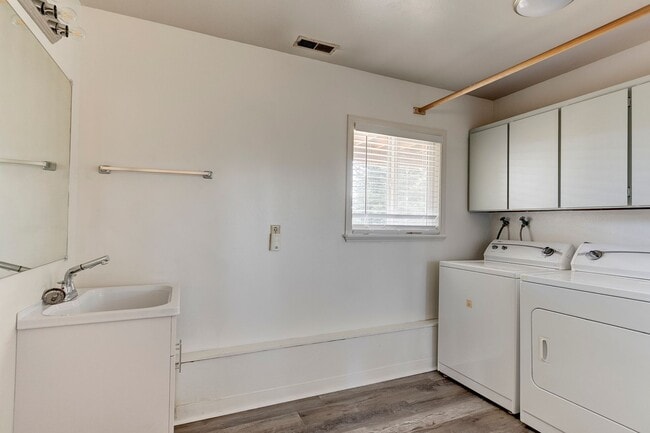 Building Photo - Spacious 2-Story Split-Level Home with Wat...