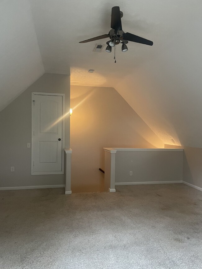Building Photo - 634 Hidden Valley Dr
