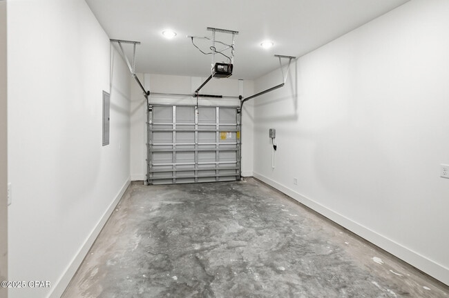 Building Photo - 924 Grace Ave