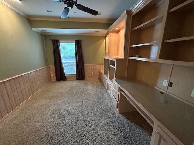 Building Photo - Spacious Midway ISD Home