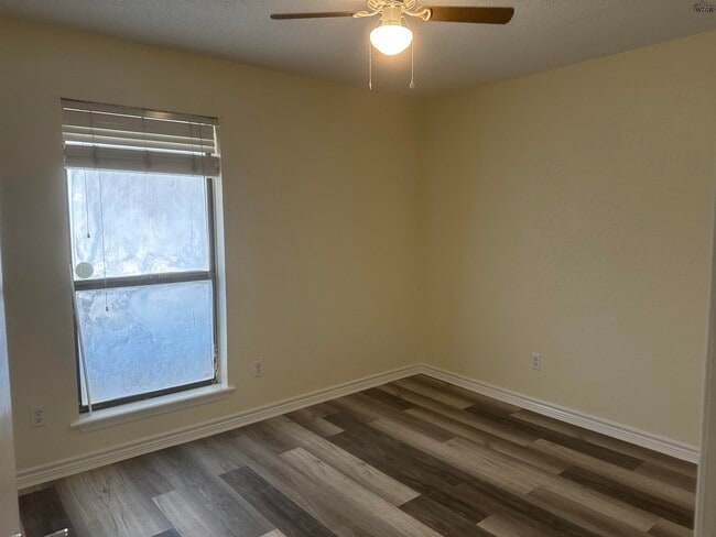 Building Photo - 2 Bayberry Ct