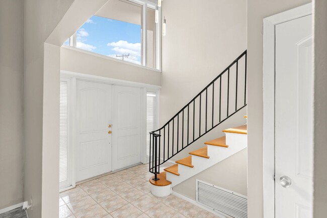 Building Photo - Waterfront 3 Bedroom in Yacht Club Estates