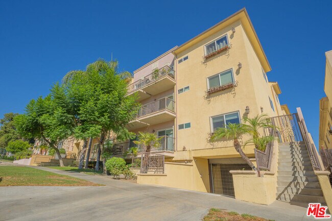 Building Photo - 626 E Orange Grove Ave