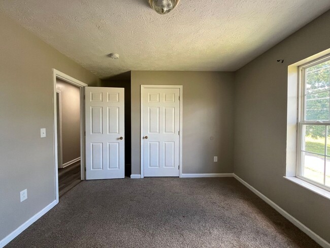 Building Photo - 3 bedroom 2 bath single family home